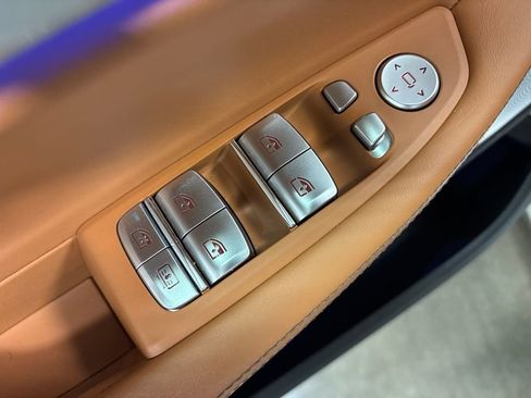 Used 2021 BMW 750i xDrive w/ Executive Package image 23