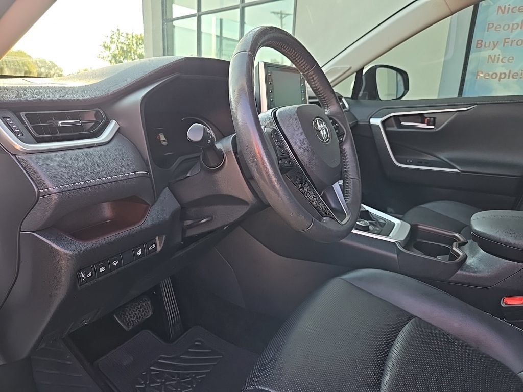 Used 2019 Toyota RAV4 Limited w/ Cold Weather Package AWD/4WD image 39