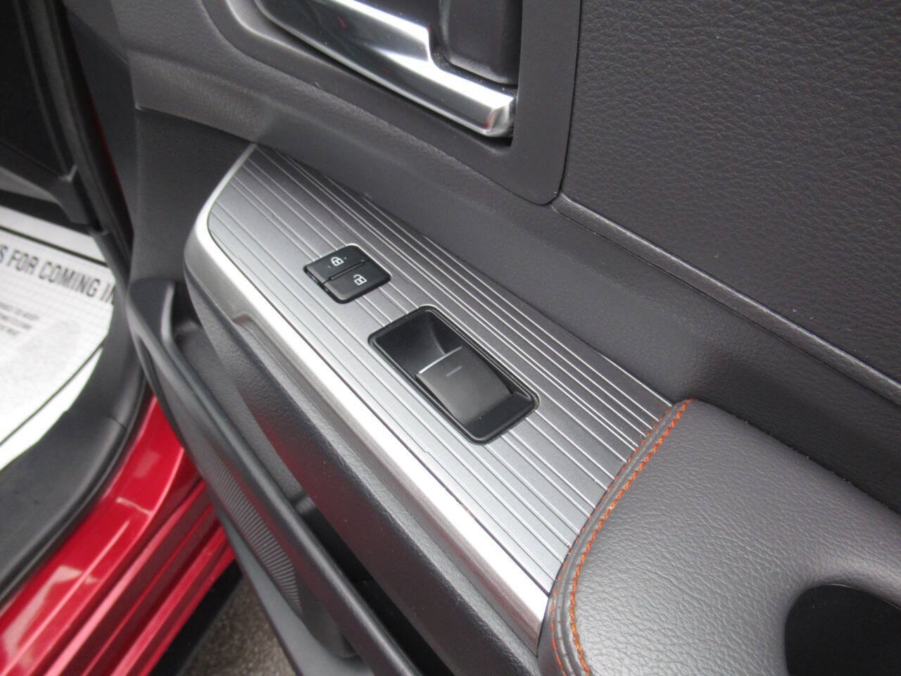 Used 2021 Toyota Sienna XSE w/ XSE Plus Package FWD image 8