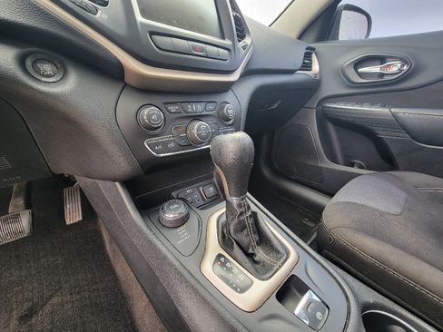 Used 2015 Jeep Cherokee Latitude w/ Comfort/Convenience Group image 22