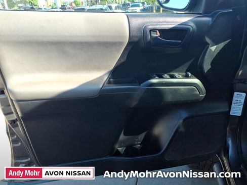 Used 2020 Toyota Tacoma SR AWD/4WD image 14