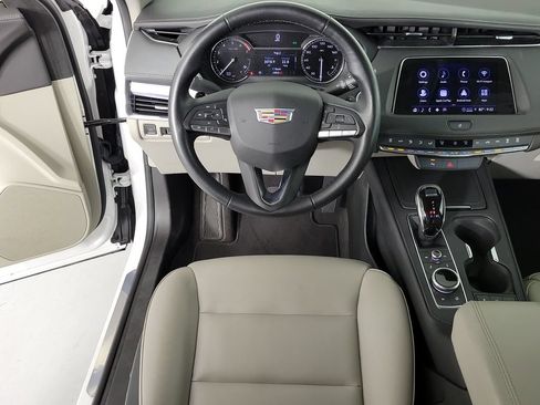 Used 2023 Cadillac XT4 Luxury FWD image 16