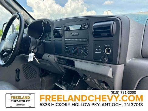 Used 2006 Ford F550 2WD Regular Cab Super Duty image 18