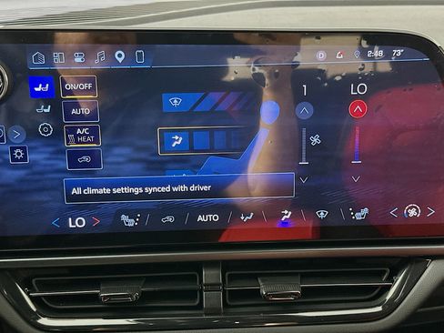 Used 2025 Chevrolet Equinox EV RS FWD image 24