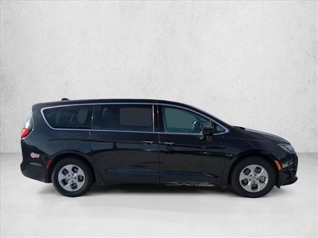 Used 2018 Chrysler Pacifica Touring Plus FWD image 4