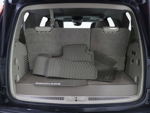 Used 2016 Cadillac Escalade Luxury image 11