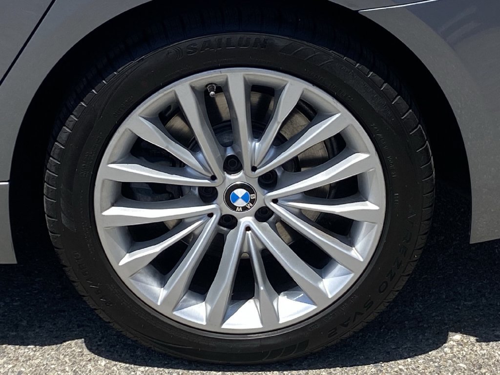 Used 2021 BMW 530i xDrive w/ Premium Package AWD/4WD image 7
