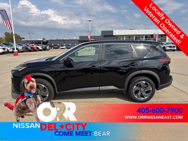 Used 2025 Nissan Rogue SV FWD image 2