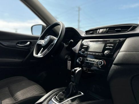 Used 2017 Nissan Rogue S AWD/4WD image 41