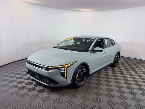 Certified 2025 Kia K4 EX FWD image 2