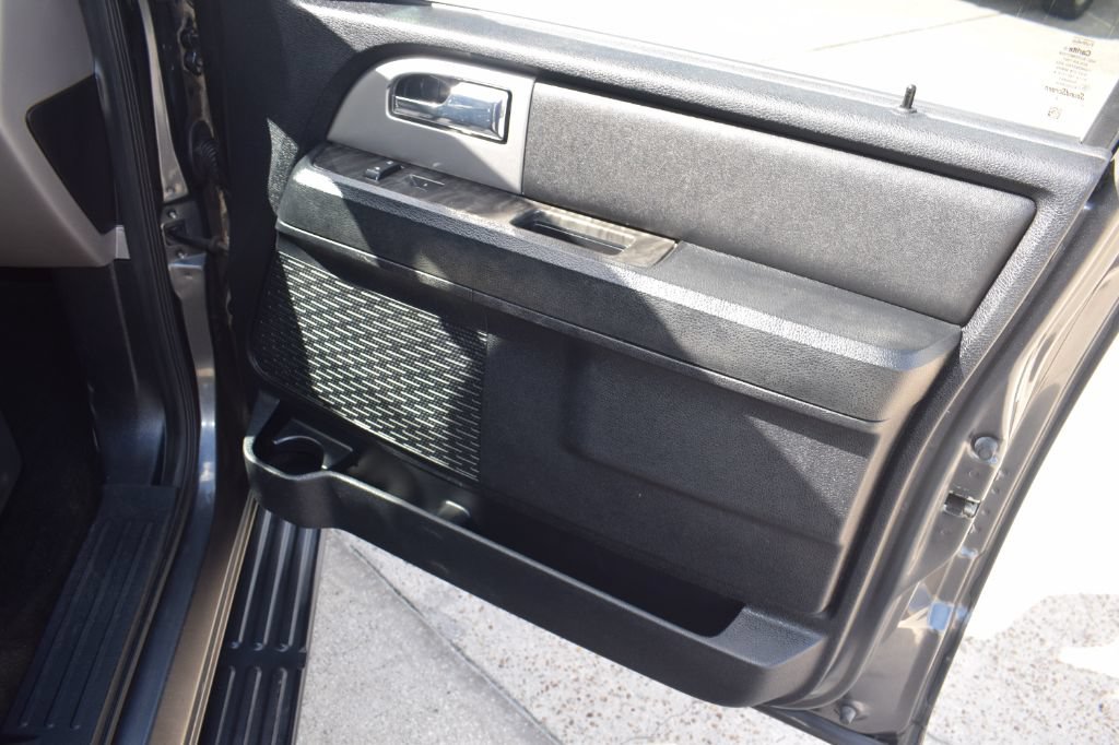 Used 2017 Ford Expedition Limited RWD image 18