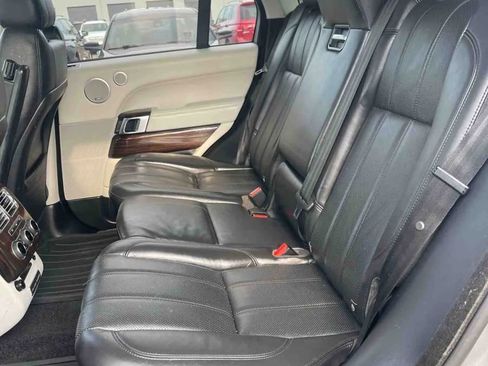 Used 2016 Land Rover Range Rover HSE image 14