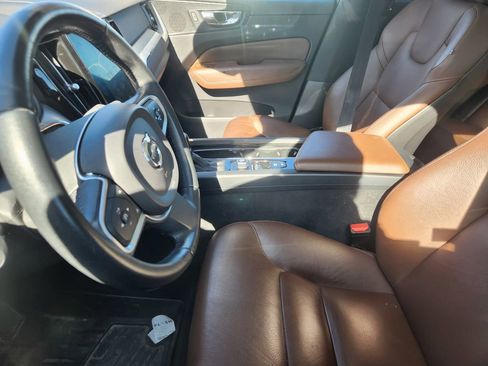 Used 2019 Volvo XC60 T6 Momentum w/ Advanced Package image 10