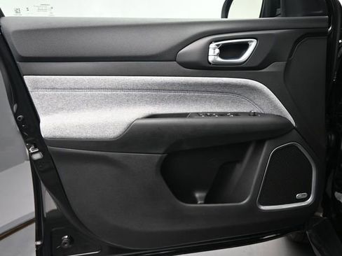 New 2025 Jeep Compass Latitude w/ Sun & Sound Group AWD/4WD image 12