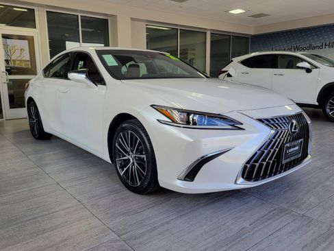 Certified 2025 Lexus ES 300h w/ Premium Package image 8