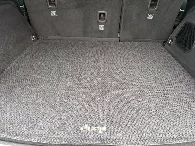 Used 2025 Jeep Grand Cherokee Summit AWD/4WD image 16