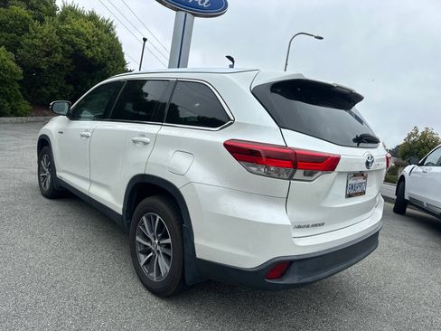 Used 2019 Toyota Highlander XLE AWD/4WD image 4
