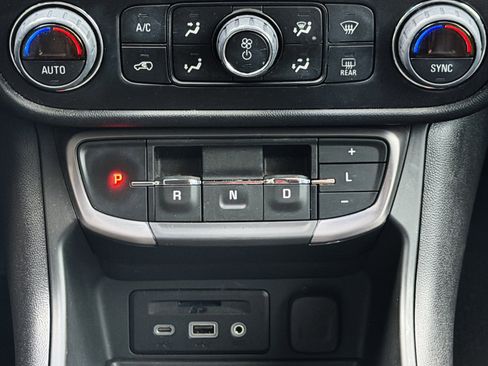 Used 2022 GMC Terrain AT4 AWD/4WD image 10