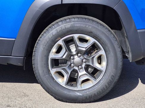 Used 2019 Jeep Cherokee Trailhawk AWD/4WD image 14