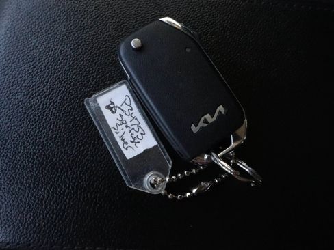 Used 2025 Kia Sportage LX FWD image 27