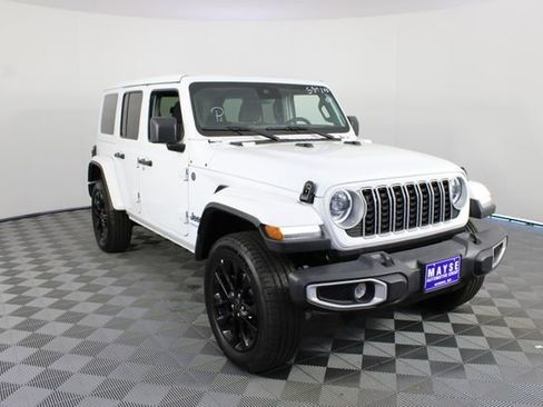 Used 2025 Jeep Wrangler Unlimited Sahara w/ Safety Group AWD/4WD image 24