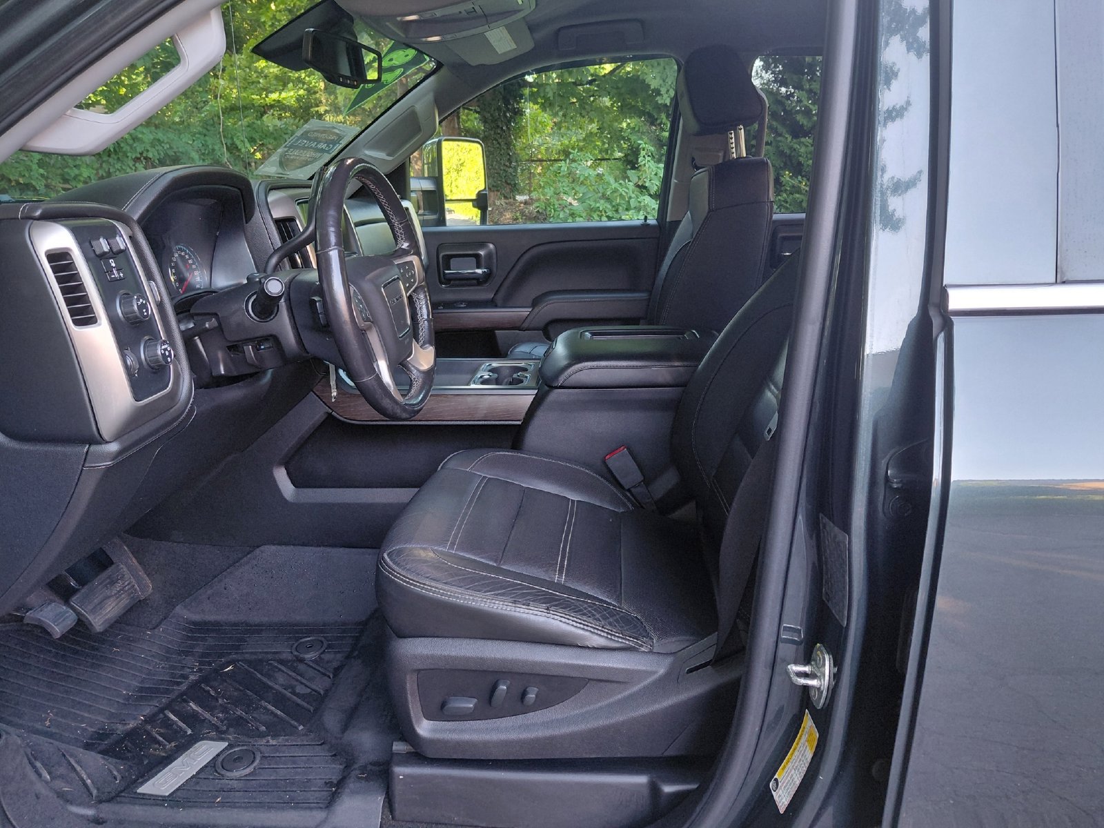 Used 2018 GMC Sierra 3500 Denali w/ Duramax Plus Package AWD/4WD image 2