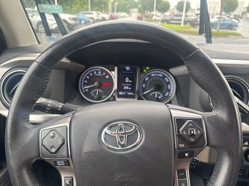 Used 2022 Toyota Tacoma SR5 RWD image 12