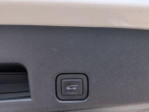 Used 2026 GMC Acadia Elevation w/ Elevation Premium Package FWD image 30
