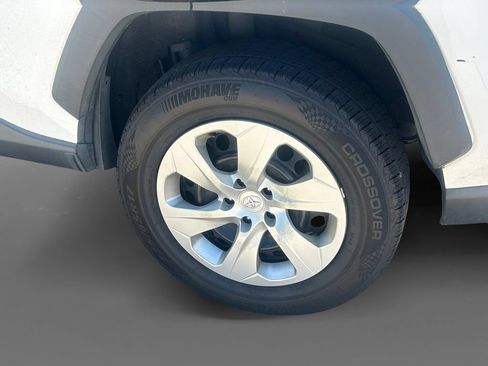 Used 2019 Toyota RAV4 LE FWD image 10