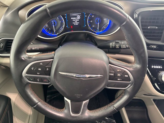 Used 2017 Chrysler Pacifica Touring-L FWD image 25