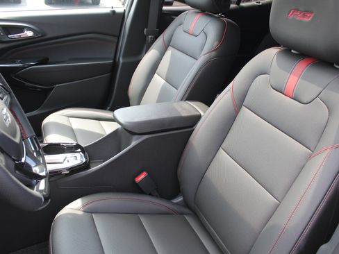 New 2026 Chevrolet Trax RS w/ Sunroof Package FWD image 9