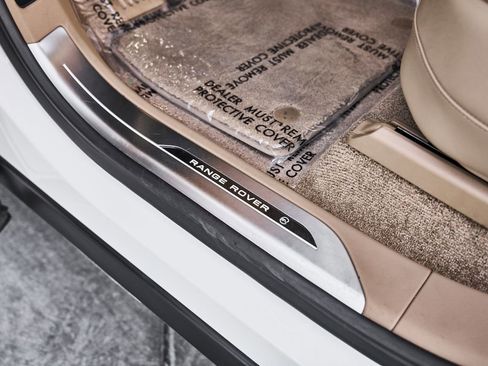 Used 2024 Land Rover Range Rover SV image 35