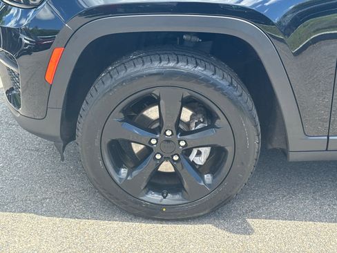 Used 2022 Jeep Grand Cherokee Altitude AWD/4WD image 10