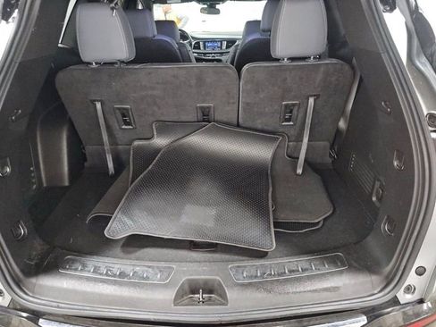 Used 2023 Buick Enclave Essence image 15