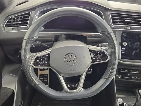 Used 2023 Volkswagen Tiguan SE R-Line image 20