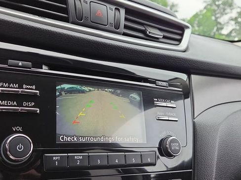 Used 2016 Nissan Rogue SV AWD/4WD image 12