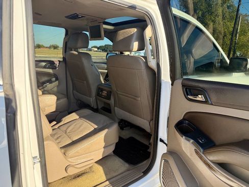 Used 2016 Chevrolet Suburban LT image 15