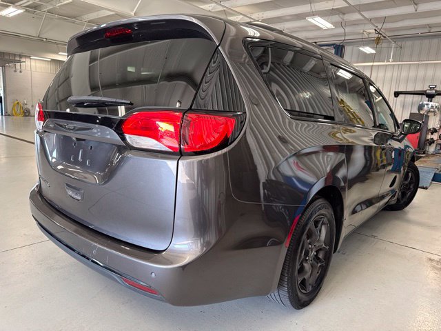Used 2018 Chrysler Pacifica Touring Plus w/ S Appearance Package FWD image 14