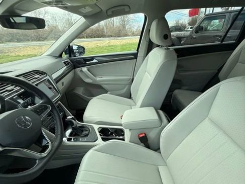 Used 2023 Volkswagen Tiguan SE image 15