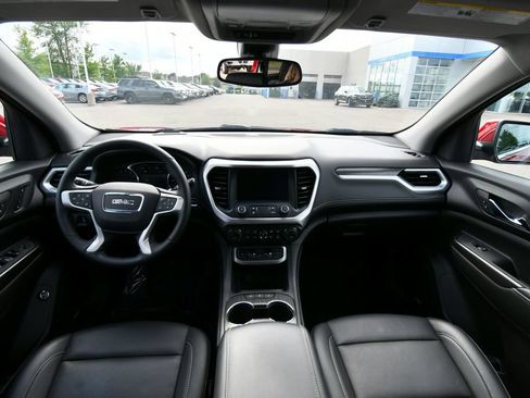 Used 2023 GMC Acadia SLT w/ Preferred Package AWD/4WD image 3