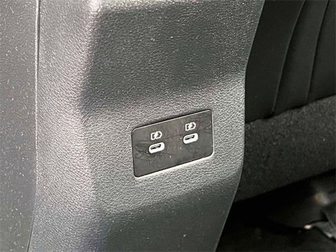 Used 2025 Nissan Kicks SR w/ SR Premium Package image 13