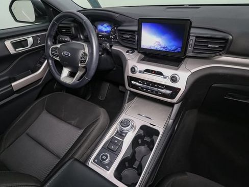 Used 2023 Ford Explorer XLT AWD/4WD image 18