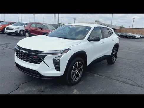 Certified 2024 Chevrolet Trax RS w/ Driver Confidence Package FWD image 4
