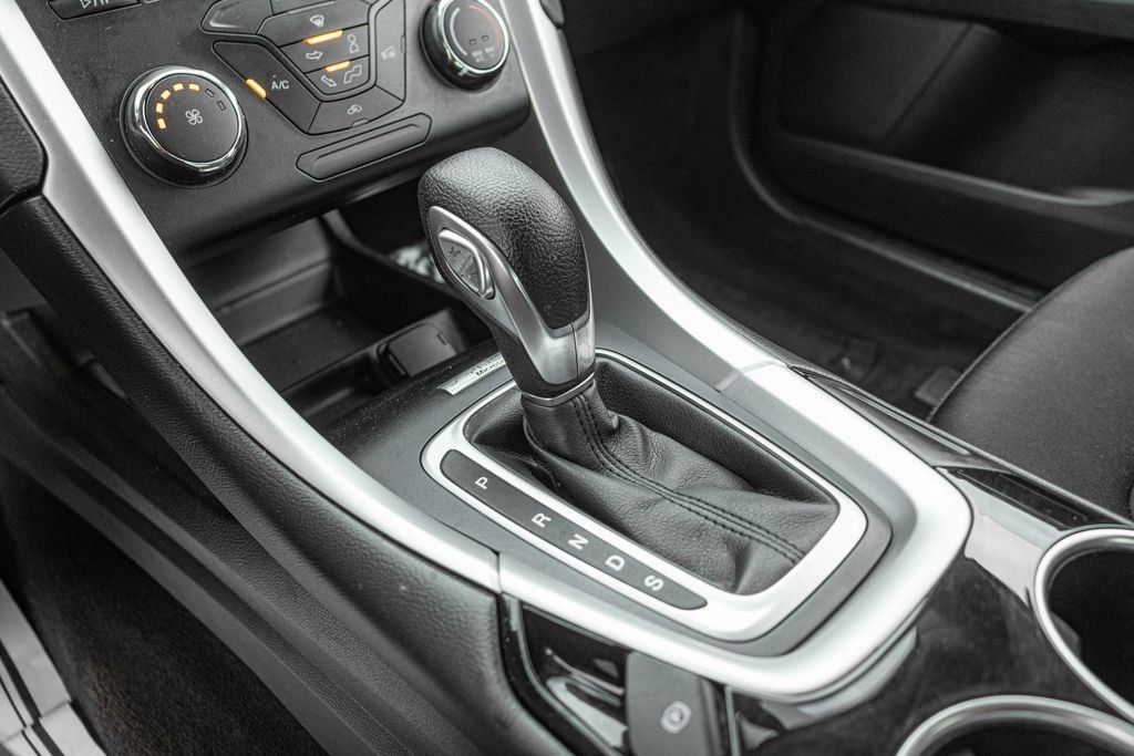 Used 2013 Ford Fusion SE FWD image 19