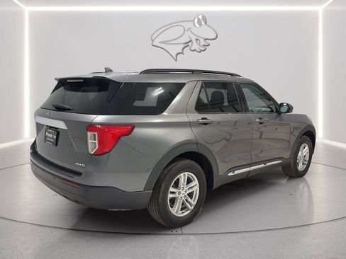 Used 2023 Ford Explorer XLT AWD/4WD image 5