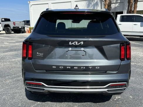 Used 2022 Kia Sorento S FWD image 6