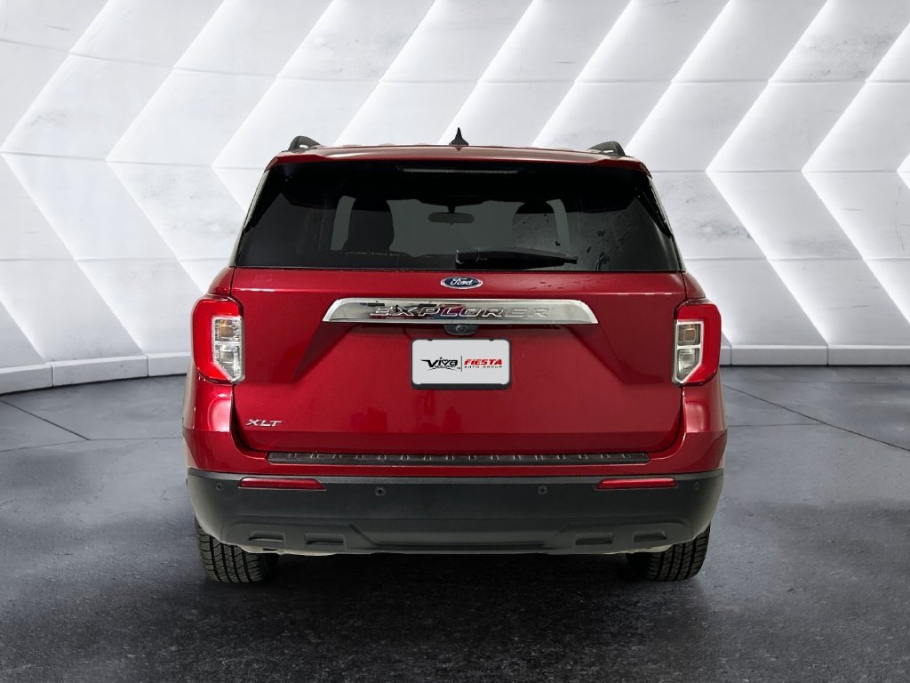 Used 2024 Ford Explorer XLT RWD image 5