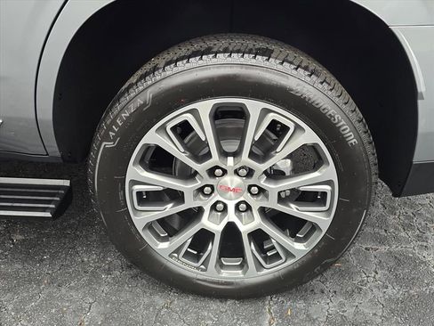 New 2026 GMC Yukon Denali w/ Sun & Power Step Package image 7