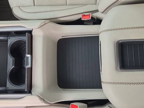 Used 2024 GMC Yukon XL Denali image 23