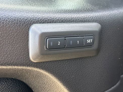 Used 2024 Nissan Titan PRO-4X w/ Pro-4x Convenience Package image 33